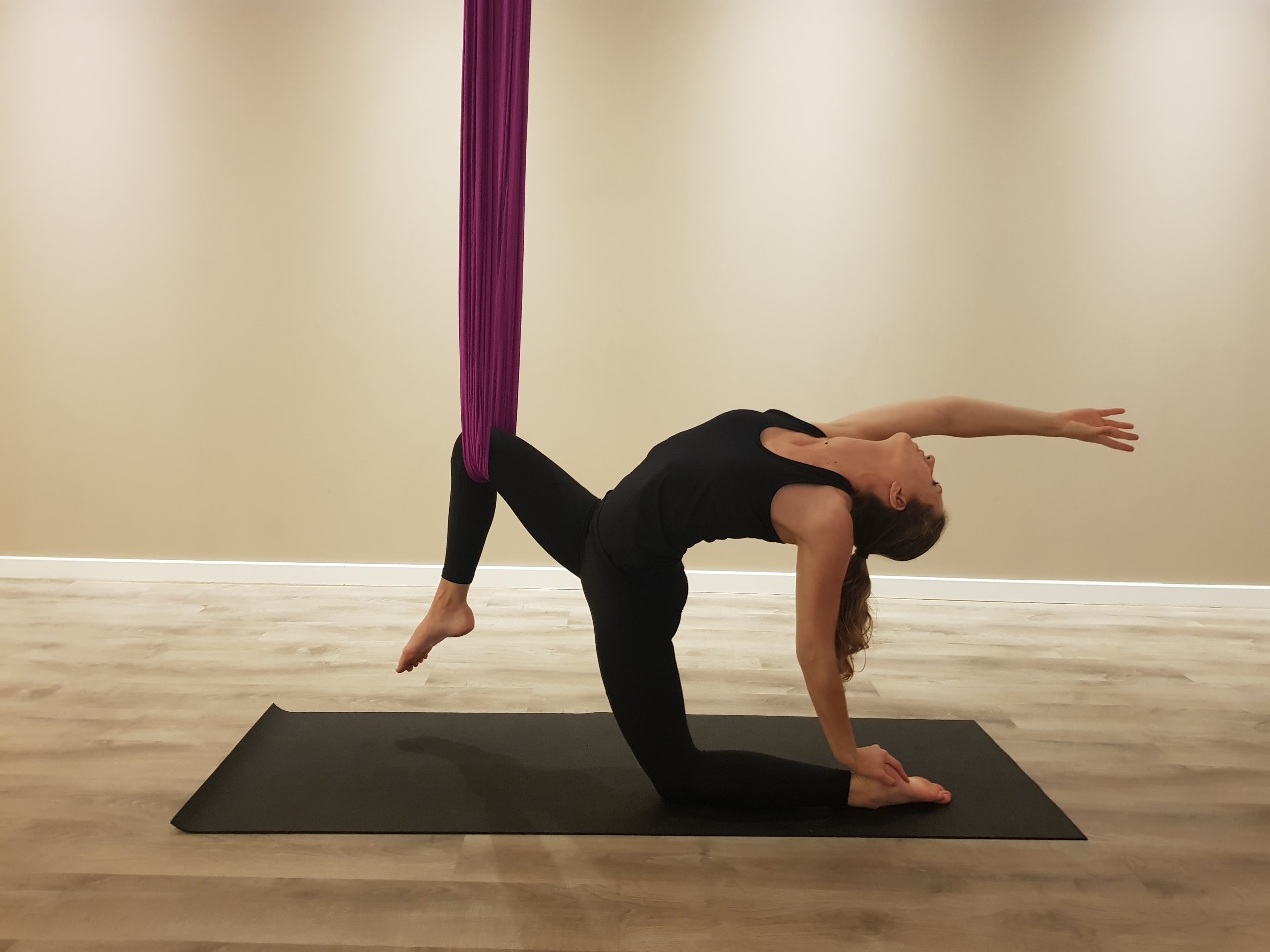 Pratique de yoga aérien